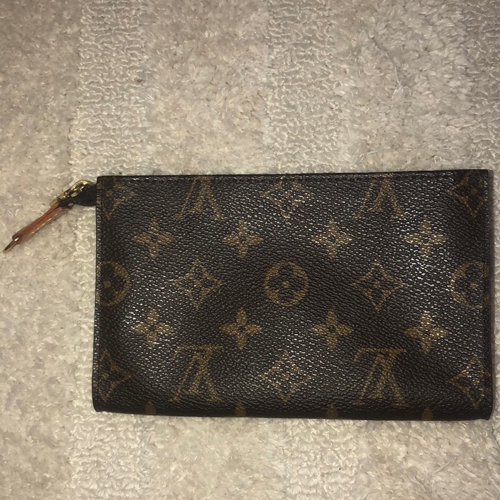 Accessory Louis Vuitton Bag.